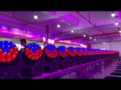 Sahne hareketli baş ışığı